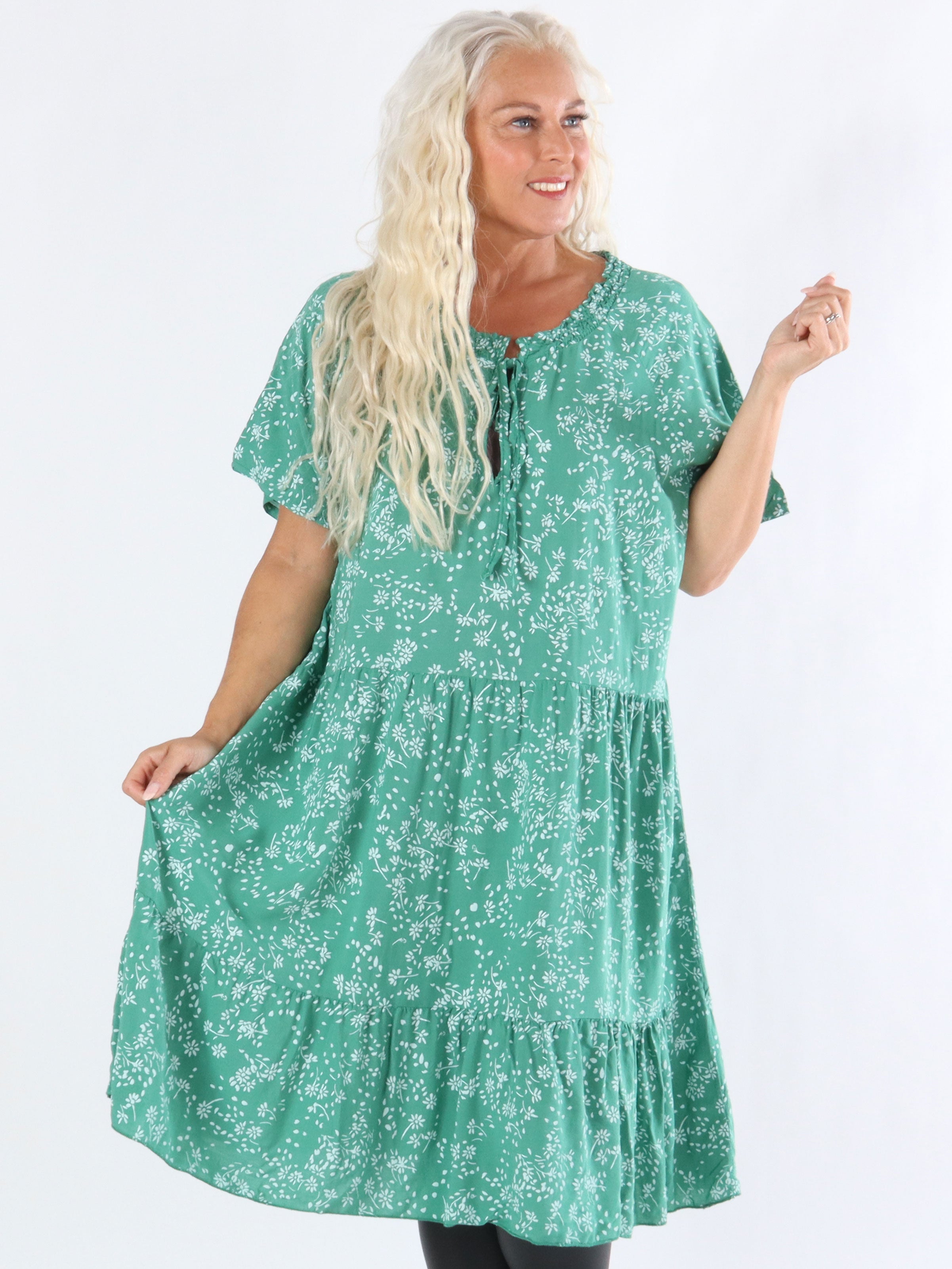 Pil - Klänning med elastisk halsringning och knytband